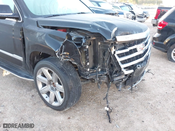 2019 Cadillac Escalade Luxury with VIN 1GYS4BKJ7KR273332, listed as a IAAI auction lot 40895521 with 64,175 mi miles. Bid and sale history available at carsss.com. Image 6.