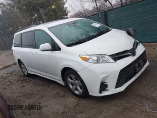 2018 Toyota Sienna LE Auto Access Seat with VIN 5TDKZ3DC6JS928592, listed as a IAAI auction lot 41421831 with 112,390 mi miles. Bid and sale history available at carsss.com. Image 1.