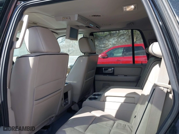 2007 Lincoln Navigator with VIN 5LMFU285X7LJ09190, listed as a IAAI auction lot 41611256 with 185,879 mi miles. Bid and sale history available at carsss.com. Image 8.