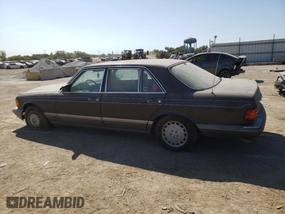 1988 Mercedes-Benz 560 with VIN WDBCA39D0JA401107, listed as a Copart auction lot 70535804 with 328,561 mi miles and Clean Title. Bid and sale history available at DreamBid. Image 2.