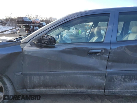 2004 Volvo V70 с VIN YV1SJ59H242410833, выставлен на аукционе Copart как лот 44961915 с пробегом Не указан миль и Списание • Salvage title. История ставок и продаж доступна на DreamBid. Изображение 7.