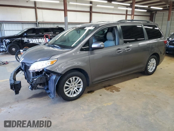 2017 Toyota Sienna XLE Auto Access Seat with VIN 5TDYZ3DC5HS800560, listed as a Copart auction lot 51084415 with 152,043 mi miles and Salvage Title. Bid and sale history available at carsss.com. Image 1.