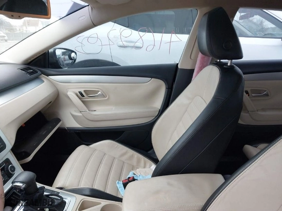 2009 Volkswagen CC VR6 Sport with VIN WVWEU73C39E527765, listed as a IAAI auction lot 41689203 with 137,232 mi miles. Bid and sale history available at carsss.com. Image 5.