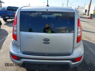 2013 Kia Soul + z VIN KNDJT2A66D7754382, wystawiony jako IAAI lot #41431092 z przebiegiem Nie podano mil oraz . Historia ofert i sprzedaży dostępna na DreamBid. Obrazek 16.