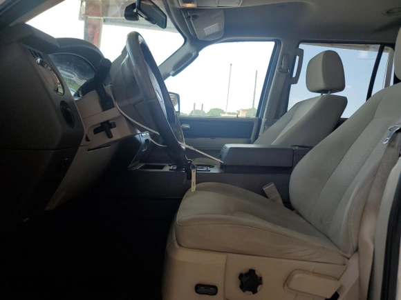 2008 Ford Expedition SSV with VIN 1FMFU15598LA28992, listed as a Copart auction lot 60833655 with 205,413 mi miles and Clean title. Bid and sale history available at DreamBid. Image 7.