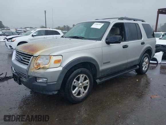 2006 Ford Explorer XLT with VIN 1FMEU73816ZA04465, listed as a IAAI auction lot 41803947 with 185,866 mi miles. Bid and sale history available at carsss.com. Image 2.