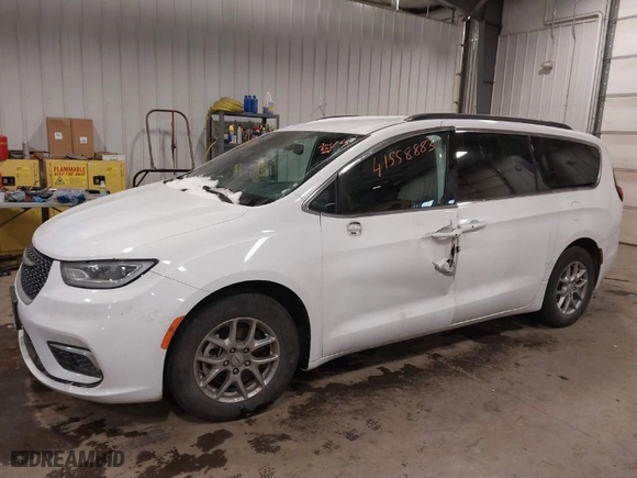 2022 Chrysler Pacifica Touring with VIN 2C4RC1FG1NR157963, listed as a IAAI auction lot 41558883 with 201,768 mi miles. Bid and sale history available at carsss.com. Image 2.