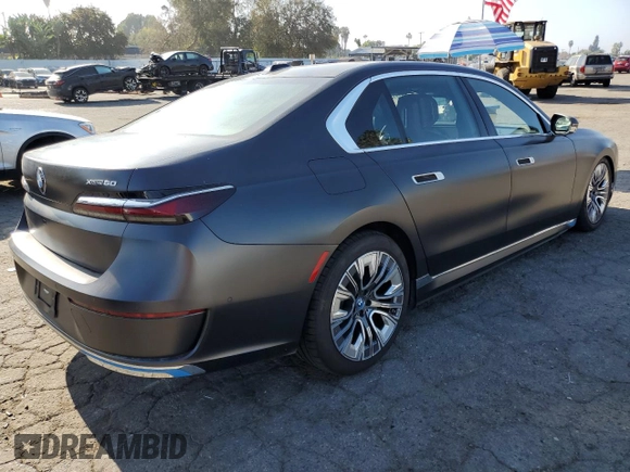 2023 BMW i7 xDrive60 z VIN WBY53EJ05PCM90595, wystawiony jako Copart lot #85151334 z przebiegiem 13 277 mil mil oraz Szkoda całkowita • Salvage title. Historia ofert i sprzedaży dostępna na DreamBid. Obrazek 3.