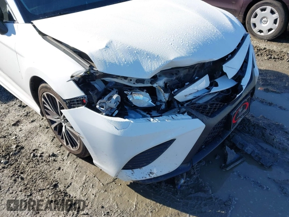 2018 Toyota Camry LE with VIN 4T1B11HK3JU658046, listed as a IAAI auction lot 41222583 with 325,249 mi miles. Bid and sale history available at carsss.com. Image 6.