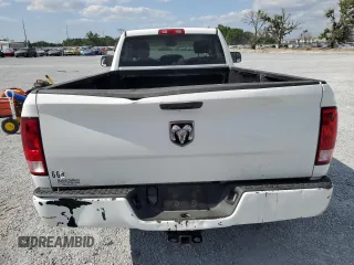 2020 Ram 1500 Tradesman z VIN 3C6JR6DT2LG164598, wystawiony jako Copart lot #53727815 z przebiegiem 141 335 mil mil oraz Czysty tytuł • Clean title. Historia ofert i sprzedaży dostępna na DreamBid. Obrazek 6.
