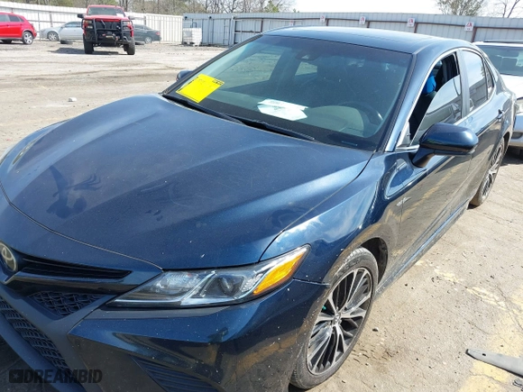 2018 Toyota Camry LE with VIN 4T1B11HK5JU633648, listed as a IAAI auction lot 41840969 with 140,071 mi miles. Bid and sale history available at carsss.com. Image 17.