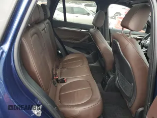 2021 BMW X1 xDrive28i z VIN WBXJG9C09M5T16797, wystawiony jako Copart lot #49322375 z przebiegiem 51 240 mil mil oraz Szkoda całkowita • Salvage title. Historia ofert i sprzedaży dostępna na DreamBid. Obrazek 10.