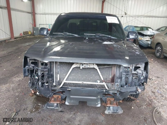 2005 Chevrolet Silverado 1500 LS with VIN 2GCEC19V151298149, listed as a IAAI auction lot 41904701 with 260,054 mi miles. Bid and sale history available at carsss.com. Image 6.