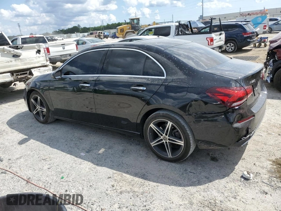 2021 Mercedes-Benz A 220 z VIN W1K3G4FB6MJ301564, wystawiony jako Copart lot #52358605 z przebiegiem 120 746 mil mil oraz Szkoda całkowita • Salvage title. Historia ofert i sprzedaży dostępna na DreamBid. Obrazek 2.