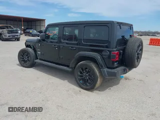 2022 Jeep Wrangler Unlimited Sahara with VIN 1C4JJXP69NW269462, listed as a IAAI auction lot 41759162 with 19,629 mi miles and . Bid and sale history available at DreamBid. Image 3.