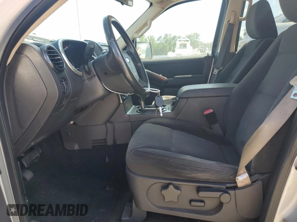 2010 Ford Explorer XLT z VIN 1FMEU6DEXAUA35346, wystawiony jako Copart lot #58806935 z przebiegiem 159 583 mil mil oraz Czysty tytuł • Clean title. Historia ofert i sprzedaży dostępna na DreamBid. Obrazek 7.