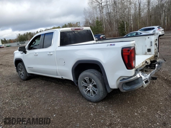 2022 GMC Sierra 1500 with VIN 1GTVUBETXNZ511808, listed as a Copart auction lot 82582724 with 81,748 mi miles and Salvage Title. Bid and sale history available at DreamBid. Image 2.