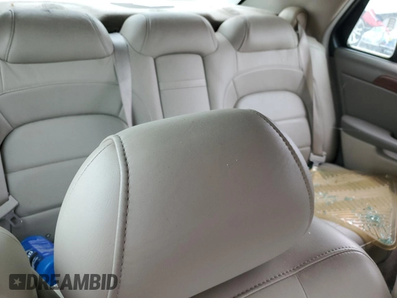 2004 Cadillac DeVille z VIN 1G6KD54Y24U186197, wystawiony jako Copart lot #54191045 z przebiegiem Nie podano mil oraz Szkody całkowita. Historia ofert i sprzedaży dostępna na DreamBid. Obrazek 10.