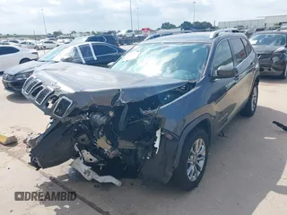 2019 Jeep Cherokee Latitude Plus z VIN 1C4PJLLB2KD333239, wystawiony jako IAAI lot #42144451 z przebiegiem 64 828 mil mil oraz . Historia ofert i sprzedaży dostępna na DreamBid. Obrazek 19.