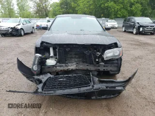 2012 Chrysler 300 S z VIN 2C3CCABG0CH306995, wystawiony jako Copart lot #58811675 z przebiegiem 127 498 mil mil oraz Szkoda całkowita • Salvage title. Historia ofert i sprzedaży dostępna na DreamBid. Obrazek 5.