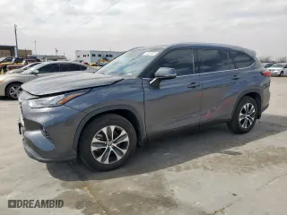 2020 Toyota Highlander XLE with VIN 5TDGZRAH7LS013584, listed as a Copart auction lot 47637525 with 34,100 mi miles and Salvage Title. Bid and sale history available at carsss.com. Image 1.