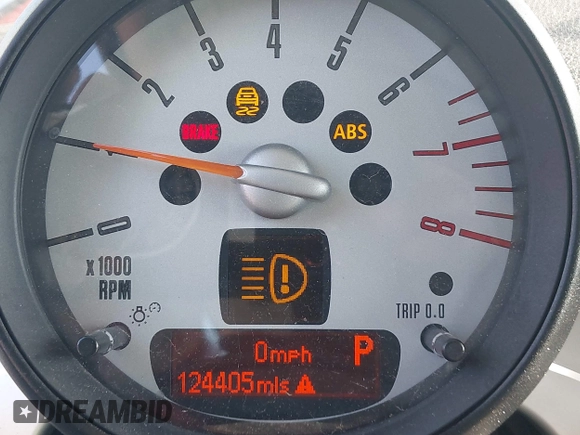 2013 MINI Hardtop with VIN WMWSU3C56DT681952, listed as a IAAI auction lot 42325521 with 124,405 mi miles and . Bid and sale history available at DreamBid. Image 7.
