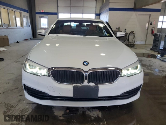 2019 BMW 5 Series 540i xDrive with VIN WBAJE7C53KWW37760, listed as a Copart auction lot 84263044 with 44,687 mi miles and Salvage Title. Bid and sale history available at carsss.com. Image 5.