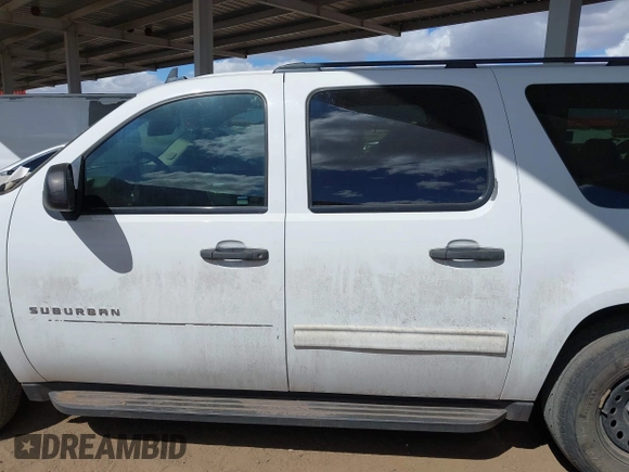 2010 Chevrolet Suburban LS with VIN 1GNUCHE01AR174986, listed as a IAAI auction lot 41697401 with 333,135 mi miles. Bid and sale history available at carsss.com. Image 14.