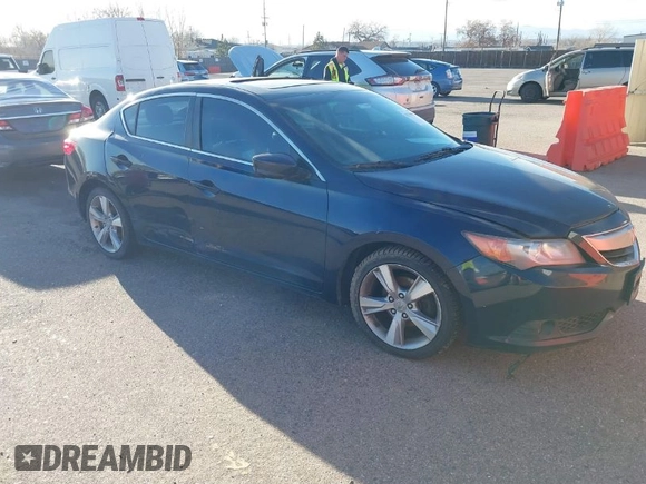 2013 Acura ILX Tech Pkg with VIN 19VDE1F79DE018421, listed as a IAAI auction lot 41115067 with 245,151 mi miles. Bid and sale history available at carsss.com. Image 1.