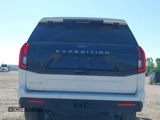 2025 Ford Expedition XLT с VIN 1FMJU1J85SEA23004, выставлен на аукционе IAAI как лот 42395289 с пробегом 1 917 миль миль и . История ставок и продаж доступна на DreamBid. Изображение 17.