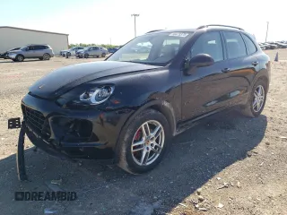2013 Porsche Cayenne z VIN WP1AA2A29DLA09229, wystawiony jako Copart lot #56473375 z przebiegiem 101 769 mil mil oraz Szkoda całkowita • Salvage title. Historia ofert i sprzedaży dostępna na DreamBid. Obrazek 1.