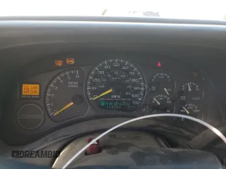 2000 GMC New Sierra 1500 SLE with VIN 2GTEC19T0Y1358568, listed as a Copart auction lot 43400635 with 299,733 mi miles and Salvage Title. Bid and sale history available at carsss.com. Image 9.