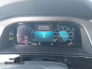 2024 Volkswagen Atlas SE z VIN 1V2KE2CA3RC243791, wystawiony jako IAAI lot #42037645 z przebiegiem 24 932 mil mil oraz . Historia ofert i sprzedaży dostępna na DreamBid. Obrazek 7.