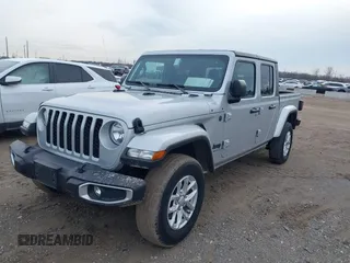 2023 Jeep Gladiator Sport S с VIN 1C6HJTAG4PL528816, выставлен на аукционе IAAI как лот 41512720 с пробегом 49 873 миль миль и . История ставок и продаж доступна на DreamBid. Изображение 17.