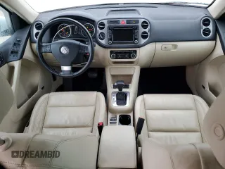 2010 Volkswagen Tiguan SEL with VIN WVGBV7AX8AW530953, listed as a Copart auction lot 81807704 with 146,558 mi miles and Salvage Title. Bid and sale history available at DreamBid. Image 8.