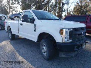 2019 Ford Super Duty F-250 SRW XL with VIN 1FTBF2B60KEF17227, listed as a Copart auction lot 87092934 with 46,550 mi miles and Salvage Title. Bid and sale history available at carsss.com. Image 4.