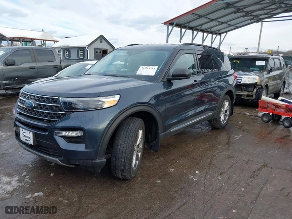2022 Ford Explorer XLT with VIN 1FMSK8DHXNGA90818, listed as a IAAI auction lot 41269353 with 31,784 mi miles. Bid and sale history available at carsss.com. Image 2.