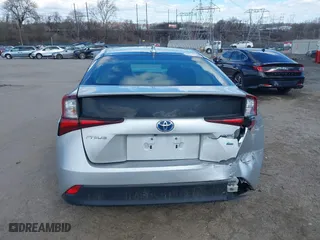2022 Toyota Prius L Eco with VIN JTDKAMFU7N3176041, listed as a IAAI auction lot 41562977 with 61,964 mi miles. Bid and sale history available at carsss.com. Image 16.