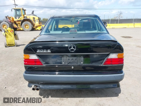 1987 Mercedes-Benz 300 with VIN WDBEA30D8HA397811, listed as a IAAI auction lot 41868336 with 124,720 mi miles. Bid and sale history available at carsss.com. Image 17.