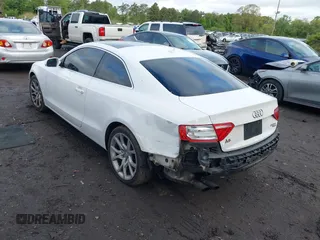 2012 Audi A5 Premium z VIN WAUCFAFR6CA015119, wystawiony jako IAAI lot #42310668 z przebiegiem 167 964 mil mil oraz . Historia ofert i sprzedaży dostępna na DreamBid. Obrazek 3.