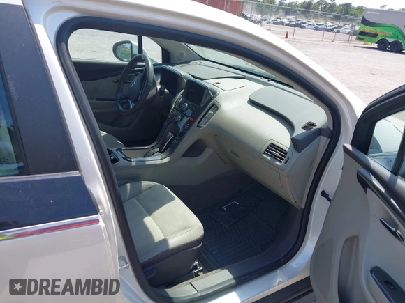 2014 Chevrolet Volt with VIN 1G1RB6E4XEU152117, listed as a IAAI auction lot 42107089 with 130,376 mi miles and . Bid and sale history available at carsss.com. Image 5.