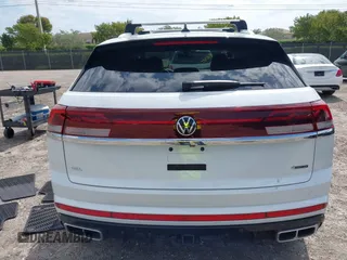 2024 Volkswagen Atlas SEL Premium R-Line с VIN 1V2FE2CA2RC229396, выставлен на аукционе IAAI как лот 42022827 с пробегом 8 691 миль миль и . История ставок и продаж доступна на DreamBid. Изображение 16.