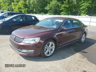 2014 Volkswagen Passat SE z VIN 1VWBN7A30EC084173, wystawiony jako Copart lot #58688645 z przebiegiem 141 726 mil mil oraz Szkoda całkowita • Salvage title. Historia ofert i sprzedaży dostępna na DreamBid. Obrazek 1.