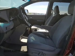 2017 Toyota Sienna LE Auto Access Seat с VIN 5TDKZ3DC9HS879429, выставлен на аукционе Copart как лот 58026905 с пробегом 121 659 миль миль и Списание • Salvage title. История ставок и продаж доступна на DreamBid. Изображение 7.