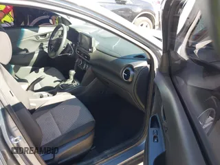 2020 Hyundai Kona SE with VIN KM8K1CAA0LU483447, listed as a IAAI auction lot 41866272 with 89,708 mi miles and . Bid and sale history available at carsss.com. Image 5.