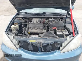 2002 Toyota Camry XLE z VIN 4T1BF32K12U522103, wystawiony jako IAAI lot #42047263 z przebiegiem 293 503 mil mil oraz . Historia ofert i sprzedaży dostępna na DreamBid. Obrazek 10.
