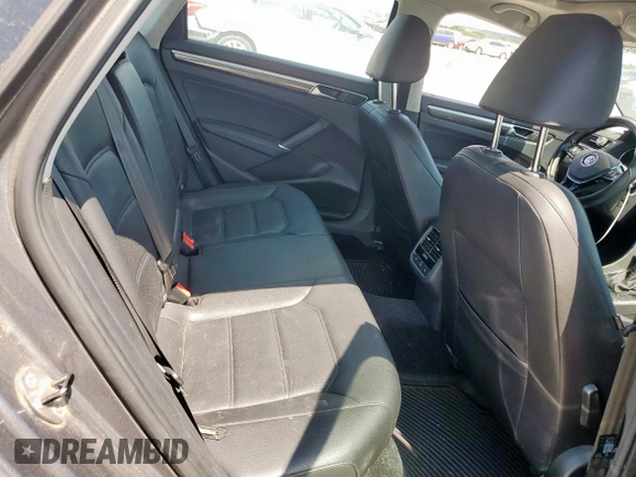 2017 Volkswagen Passat SE z VIN 1VWGT7A35HC074710, wystawiony jako Copart lot #57789935 z przebiegiem 117 351 mil mil oraz Szkoda całkowita • Salvage title. Historia ofert i sprzedaży dostępna na DreamBid. Obrazek 10.