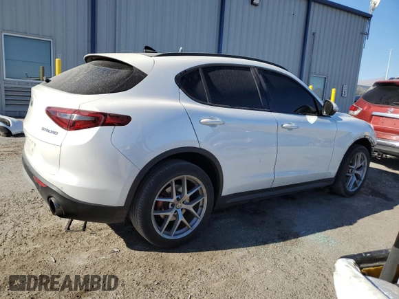2018 Alfa Romeo Stelvio Ti Sport z VIN ZASFAKNN3J7B77939, wystawiony jako Copart lot #87767495 z przebiegiem 62 777 mil mil oraz Szkoda całkowita • Salvage title. Historia ofert i sprzedaży dostępna na DreamBid. Obrazek 3.