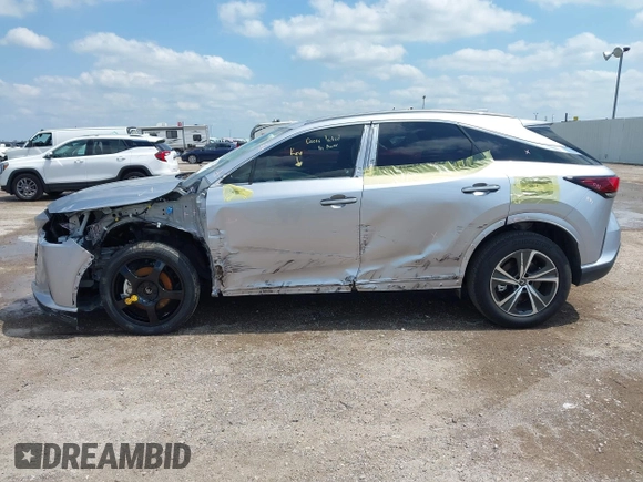 2023 Lexus RX 350 с VIN JTJCHMAA8P2000246, выставлен на аукционе IAAI как лот 42119511 с пробегом 6 871 миль миль и . История ставок и продаж доступна на DreamBid. Изображение 6.