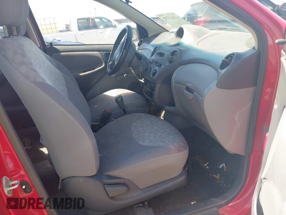 2000 Toyota ECHO z VIN JTDBT1235Y0024870, wystawiony jako IAAI lot #41813772 z przebiegiem 193 215 mil mil oraz . Historia ofert i sprzedaży dostępna na DreamBid. Obrazek 5.